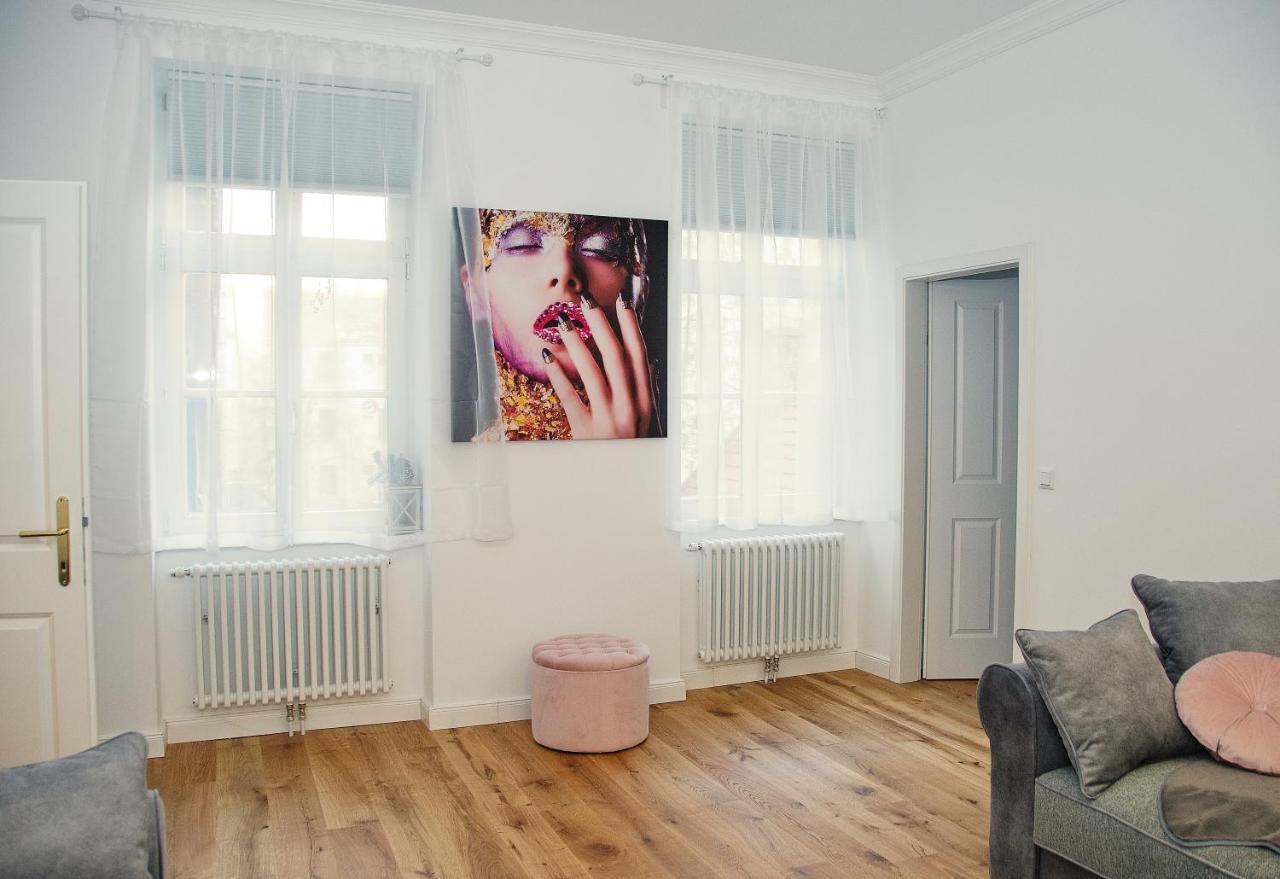 Pink Lotus Apartment Відень Екстер'єр фото