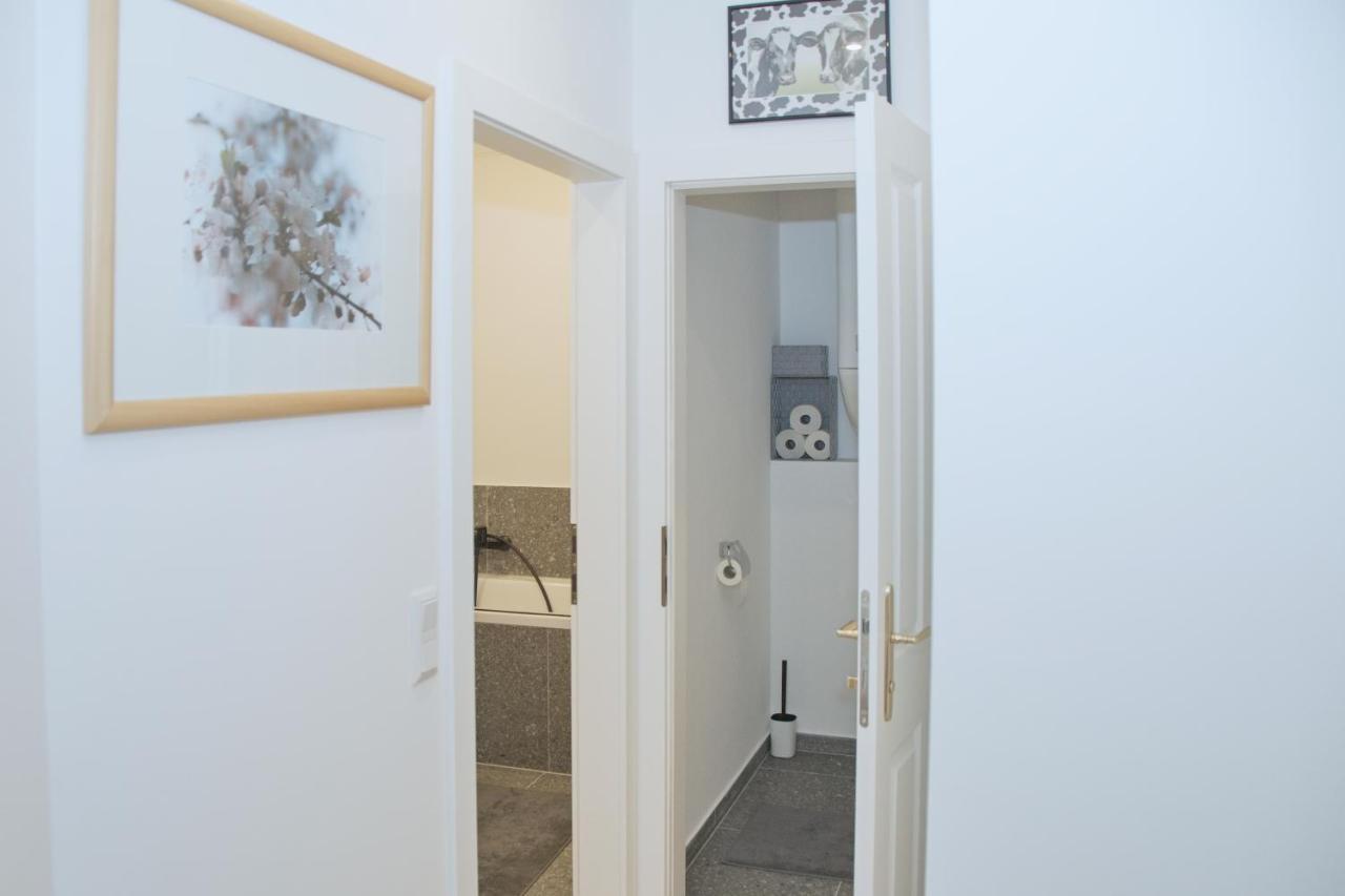 Pink Lotus Apartment Відень Екстер'єр фото